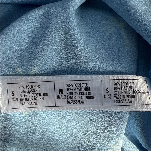 Disney ⭐️ Vacation Club Member Blue Palm Tree Ruffle Blouse Size S - Picture 10 of 16